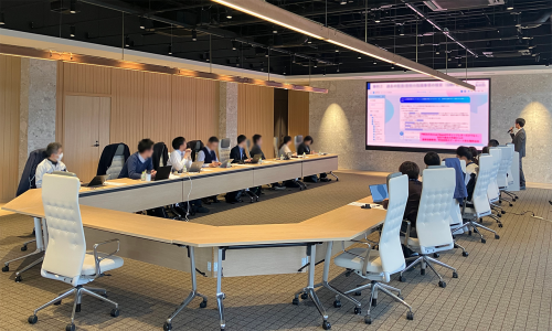 STiVユーザー企業様の講演の様子